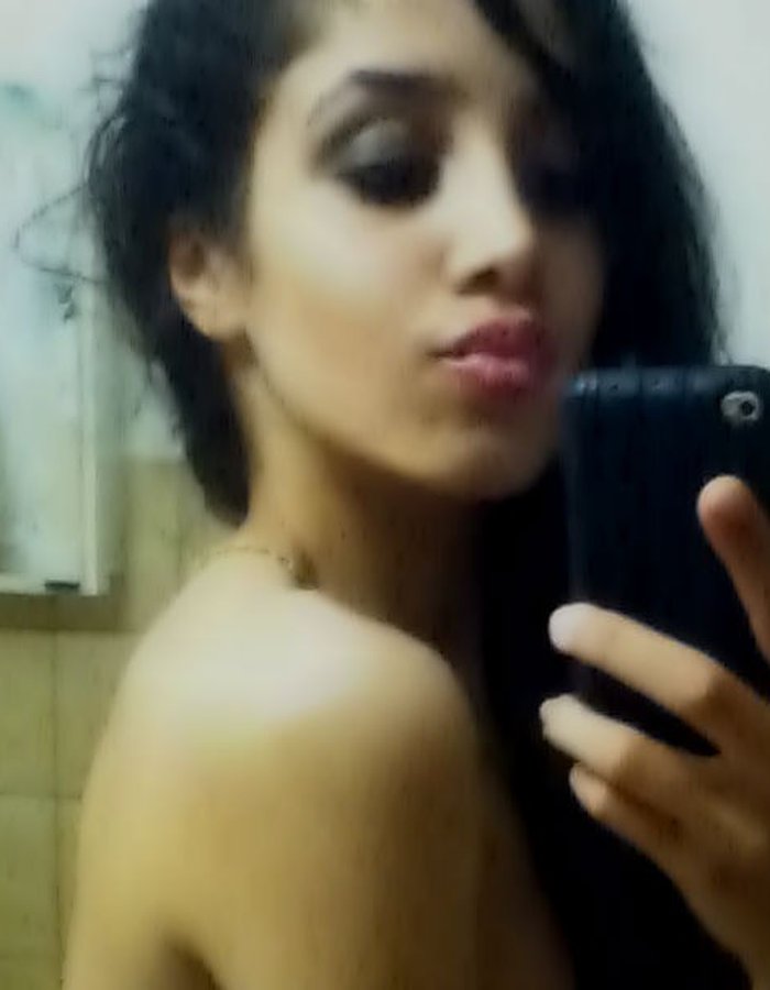 DasiaLicksIt27